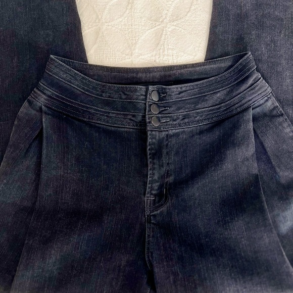 J Brand Carey pleated high-rise tapered jeans. Size 26 - Picture 7 of 12